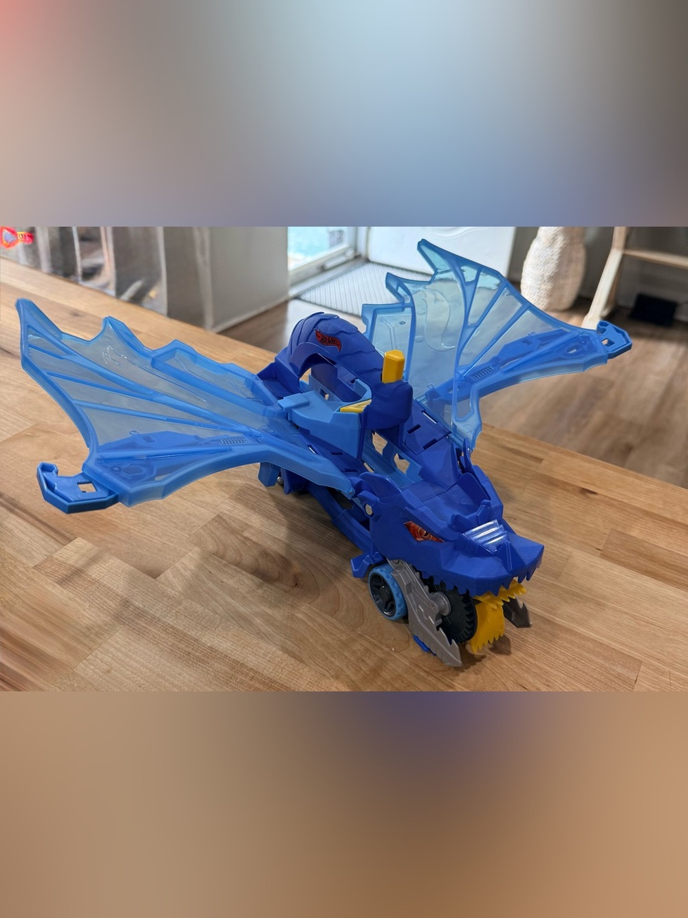 Hot wheels dragon toy car hauler